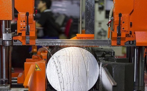 华蓥立式金属带锯床切削出现跑带故障解决方法！